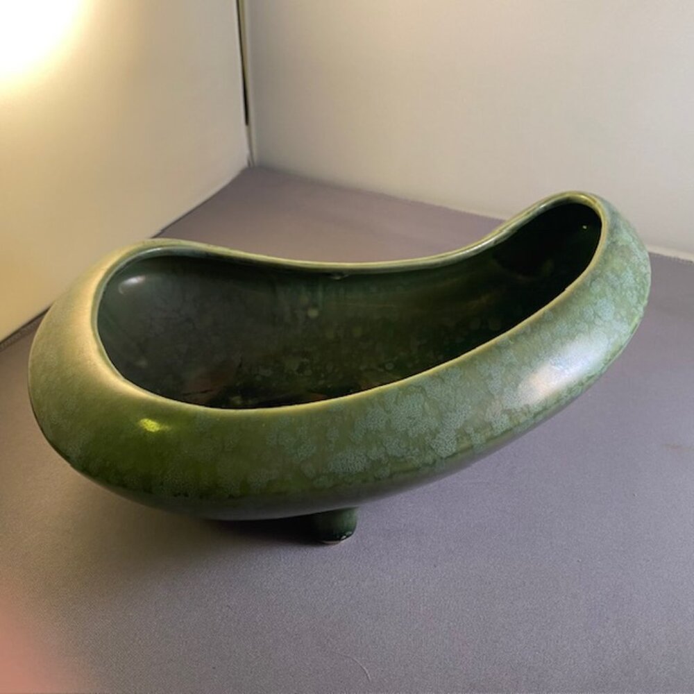 Brush Quality USA Pottery No 5 Green Planter Atomic MCM Tripod Amoeba Drip Glaze